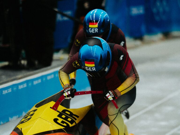 Das Deutsche Zweierbob-Team der Männer bei den Olympischen Winterspielen 2022 in Beijing
